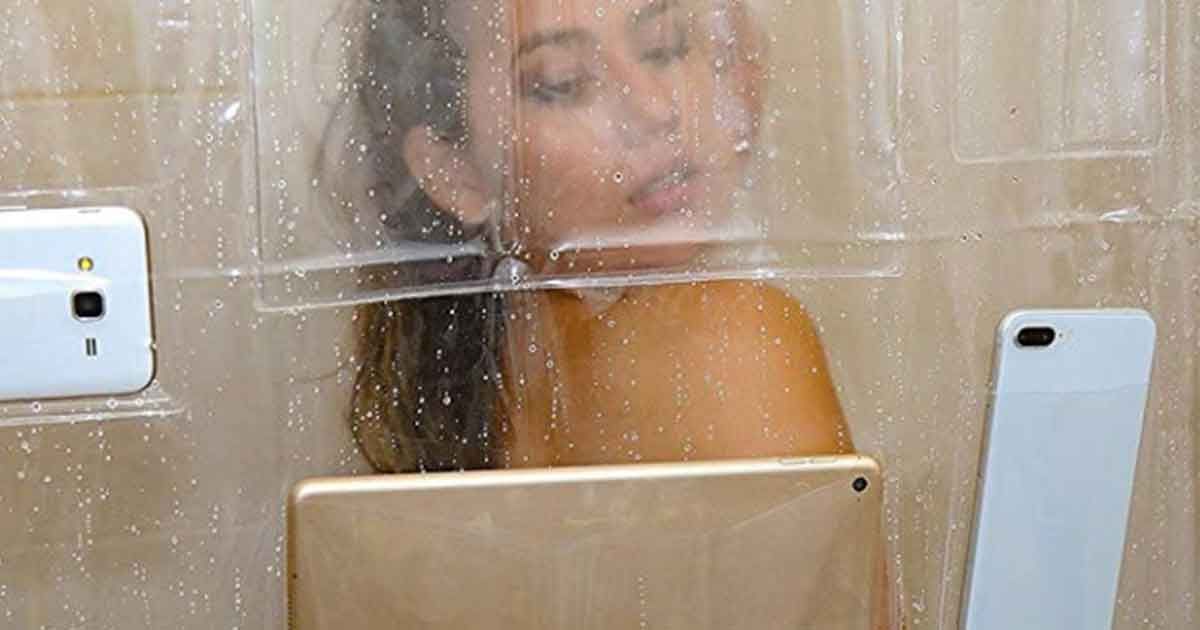 Smartphone sotto la doccia, tutto merito della tenda trasparente