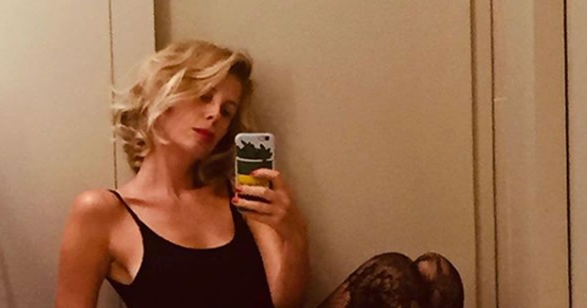 Alessia Marcuzzi in body nero e calze a rete: la foto è irresistibile