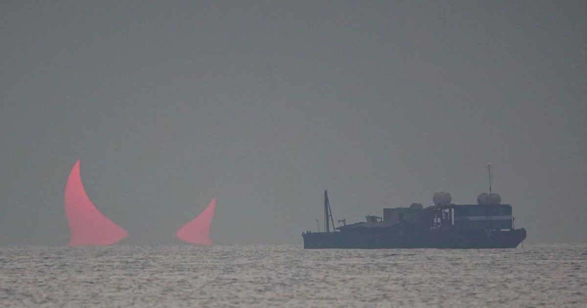 L’alba malefica: le foto dell’eclissi fanno il giro del mondo