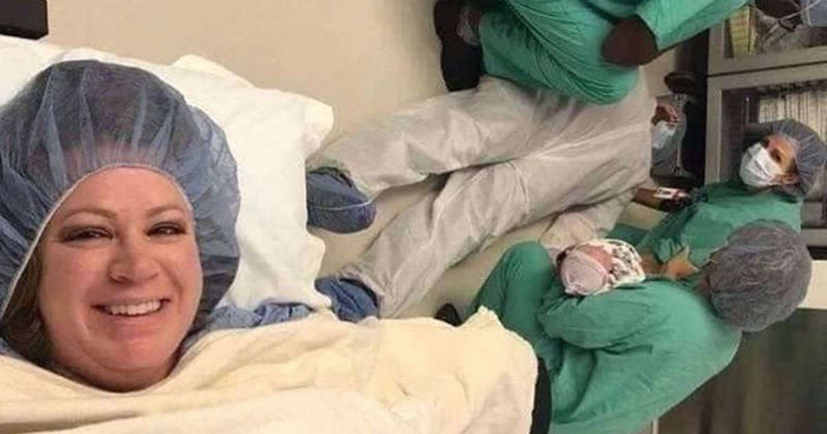 Il papà sviene in sala parto: il selfie della neomamma diventa virale