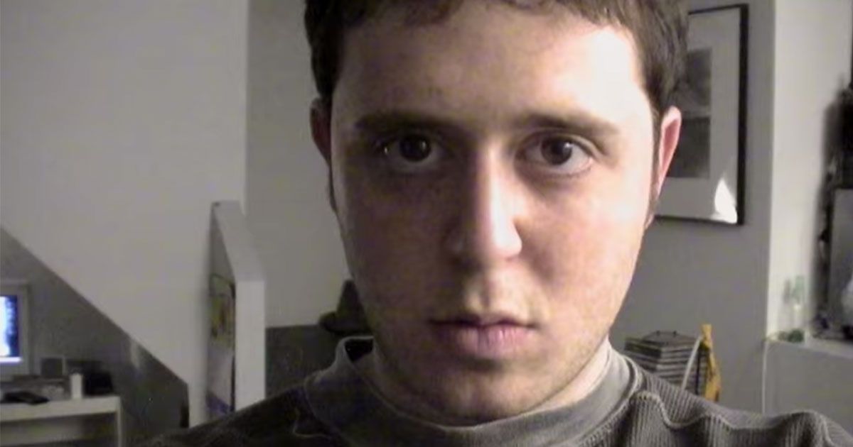 Un selfie al giorno per 20 anni: l’incredibile progetto del fotografo Noah Kalina