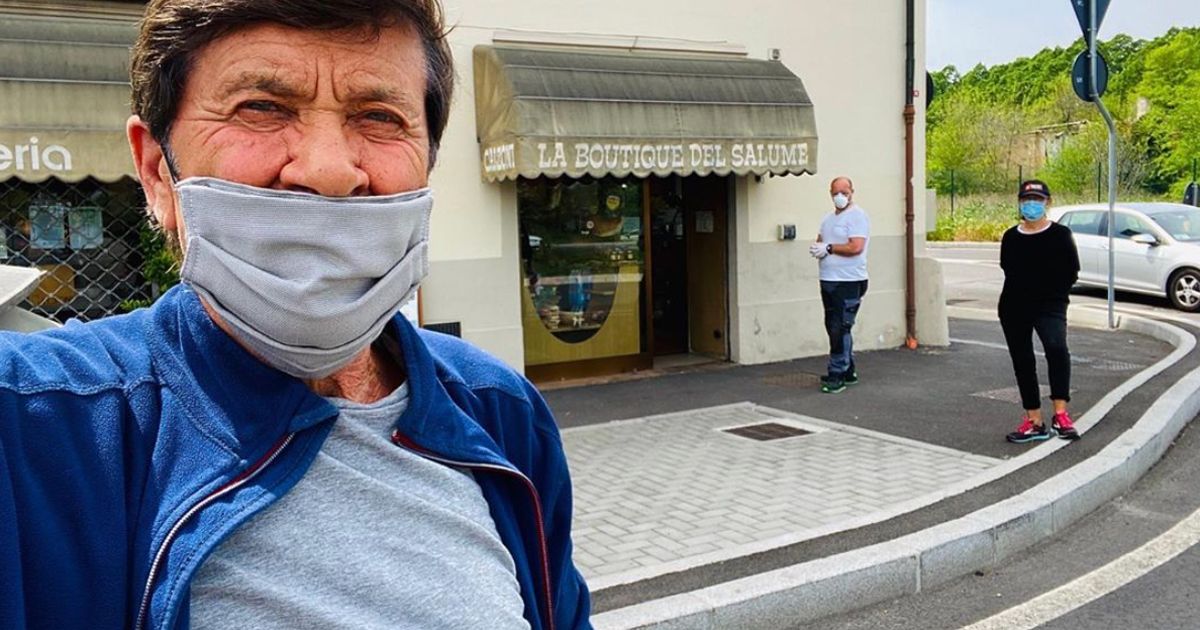 Gianni Morandi: la nuova foto con la mascherina genera altre polemiche, ecco la sua risposta