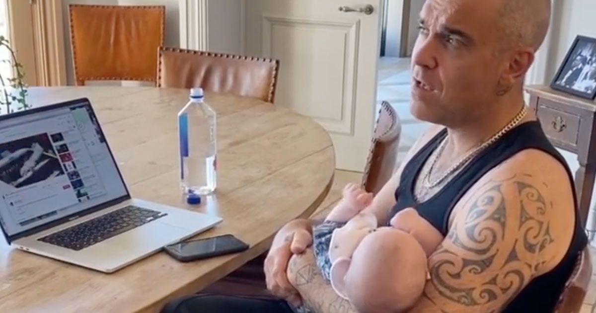 Robbie Williams canta una dolcissima ninna nanna al piccolo Beau Benedict: il video