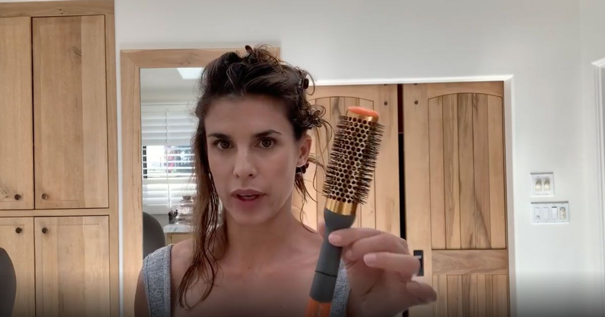 Elisabetta Canalis: il mini tutorial per farsi la piega da sole
