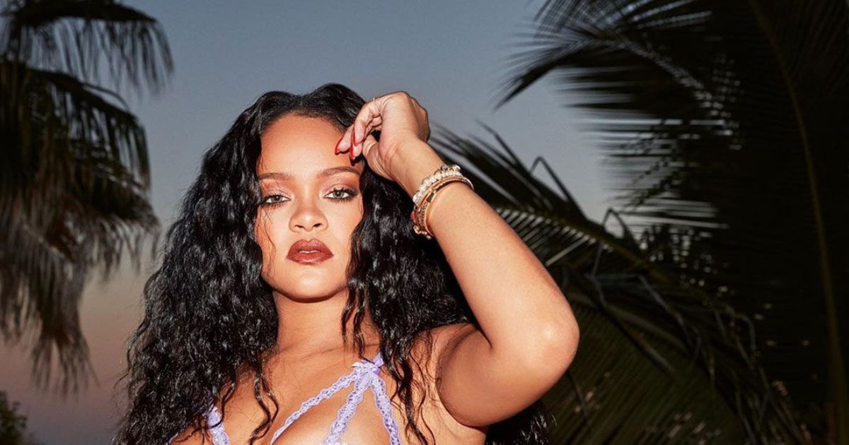 Le nuove foto in intimo di Rihanna scatenano i fan