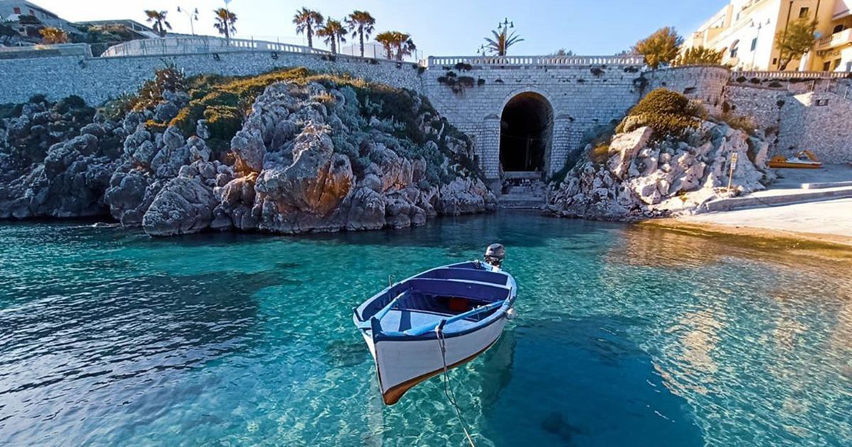 Le barche possono volare, ma solo in Salento. Le immagini sono suggestive