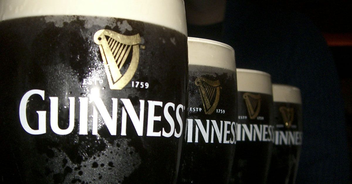 Irlanda: riaprono i pub ed un uomo consuma 42 birre in un’ora e mezza