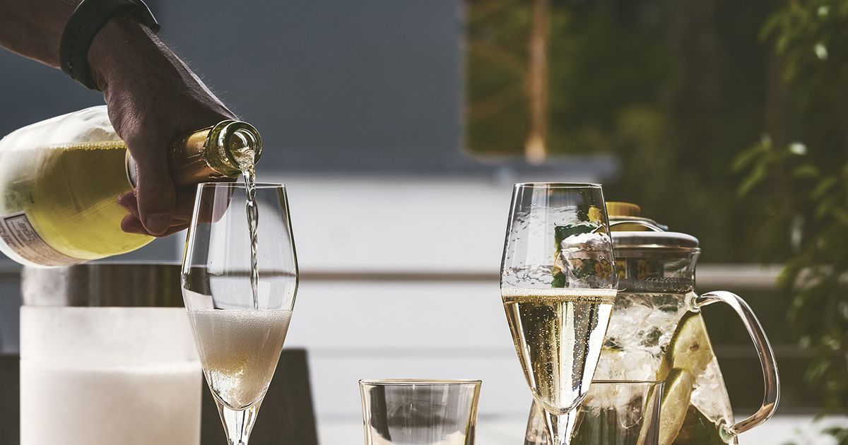 Bere tre coppe di champagne a settimana combatte l’invecchiamento cerebrale