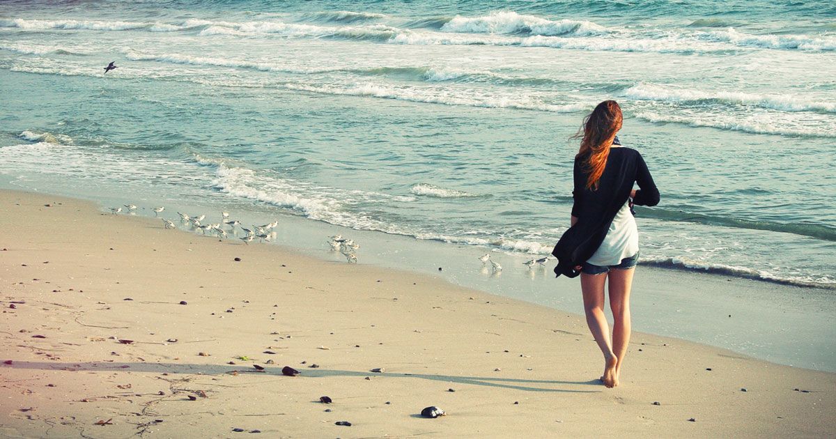 Le passeggiate al mare fanno bene alla salute e combattono lo stress: lo dice la scienza