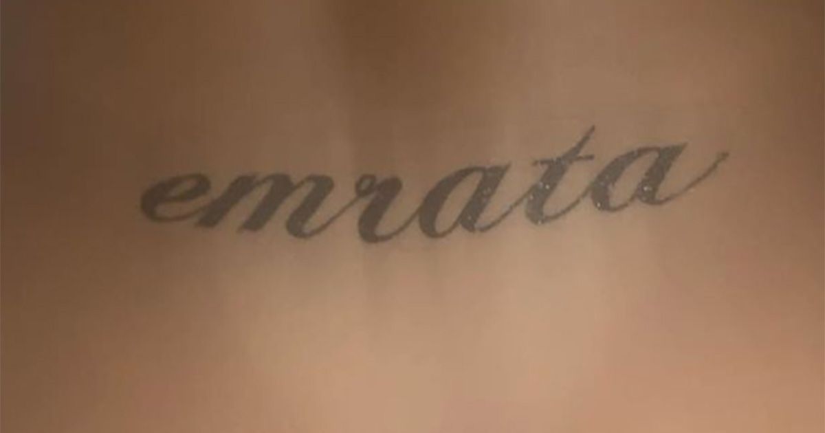 Emily Ratajkowski: il suo tatuaggio è la più astuta forma di marketing