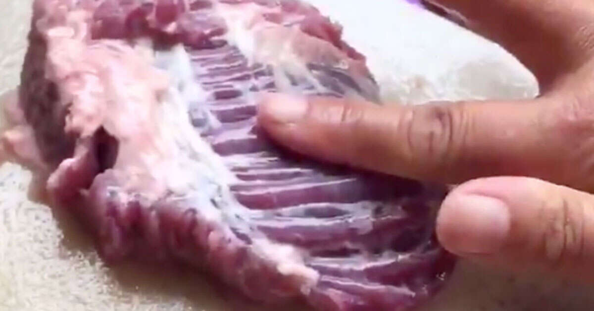 La fetta di carne “prende vita”: il video inquietante da un milione di views