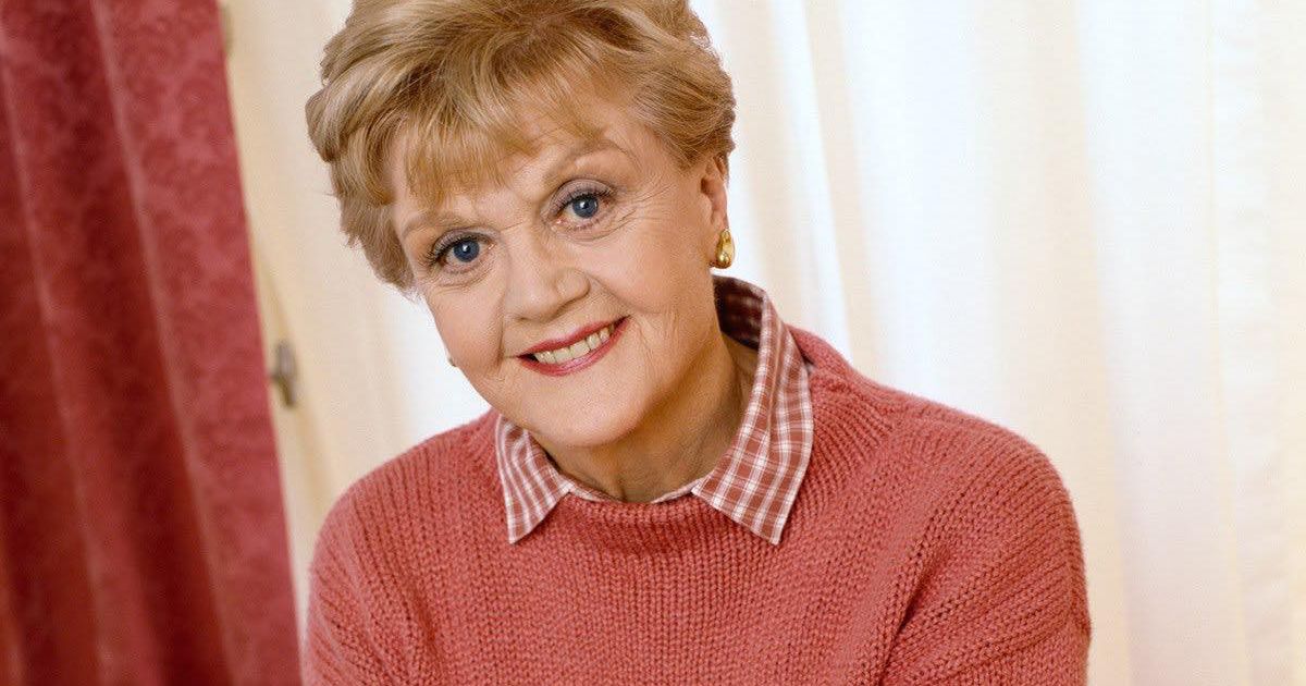 “La signora in giallo” paparazzata a Malibu, in forma e sorridente