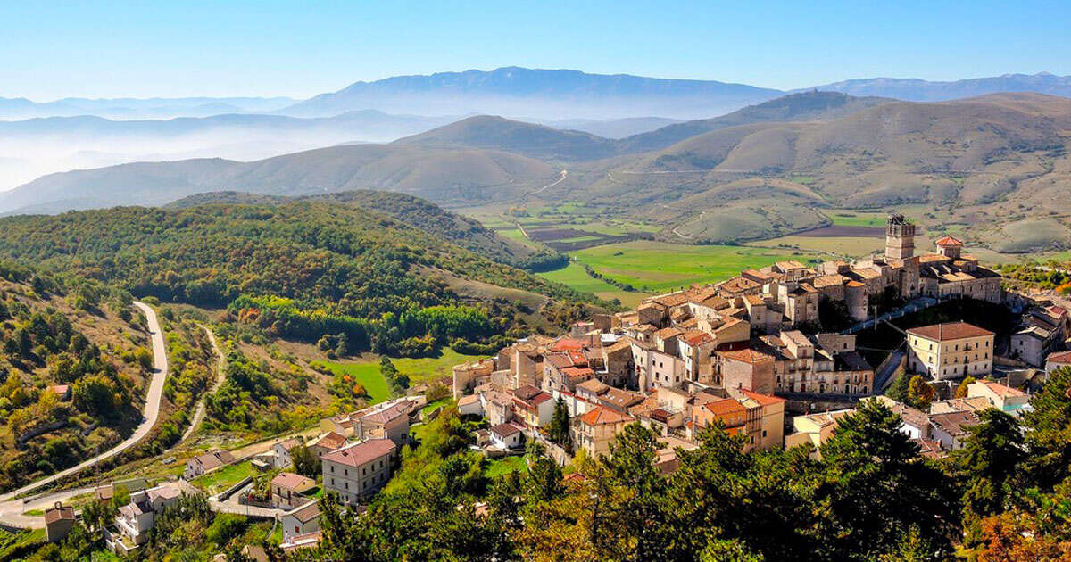 Casa e incentivi per ripopolare un bellissimo borgo medievale in Abruzzo: ecco l’annuncio