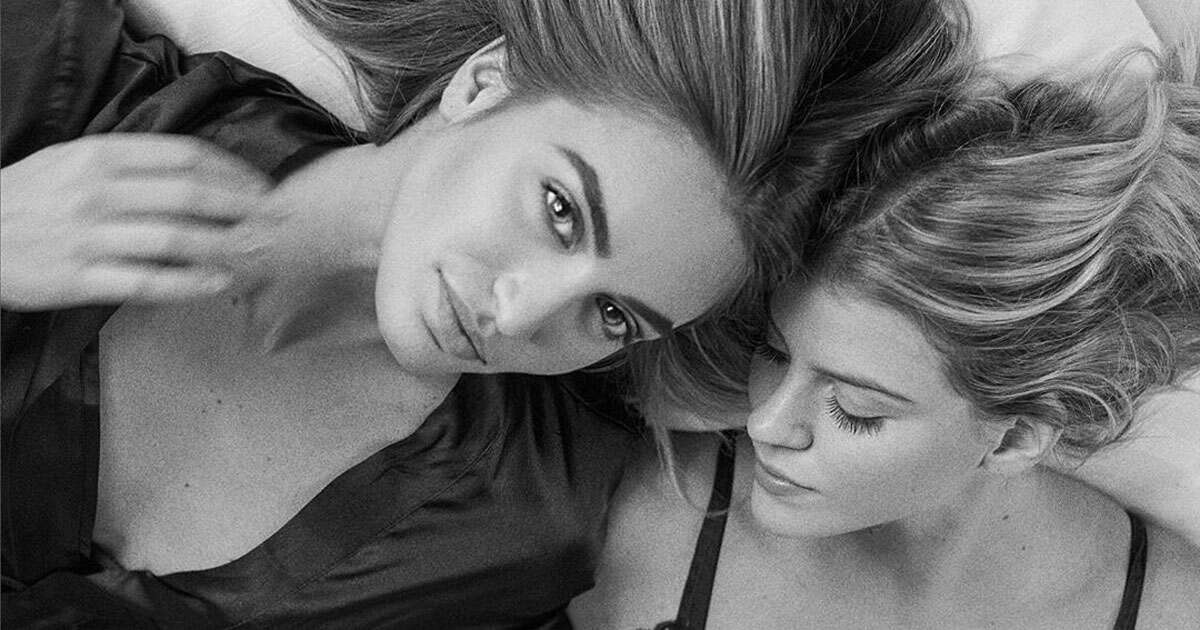 Eleganti e sensuali, Sara Croce e Camilla Caimi fanno impazzire i fan