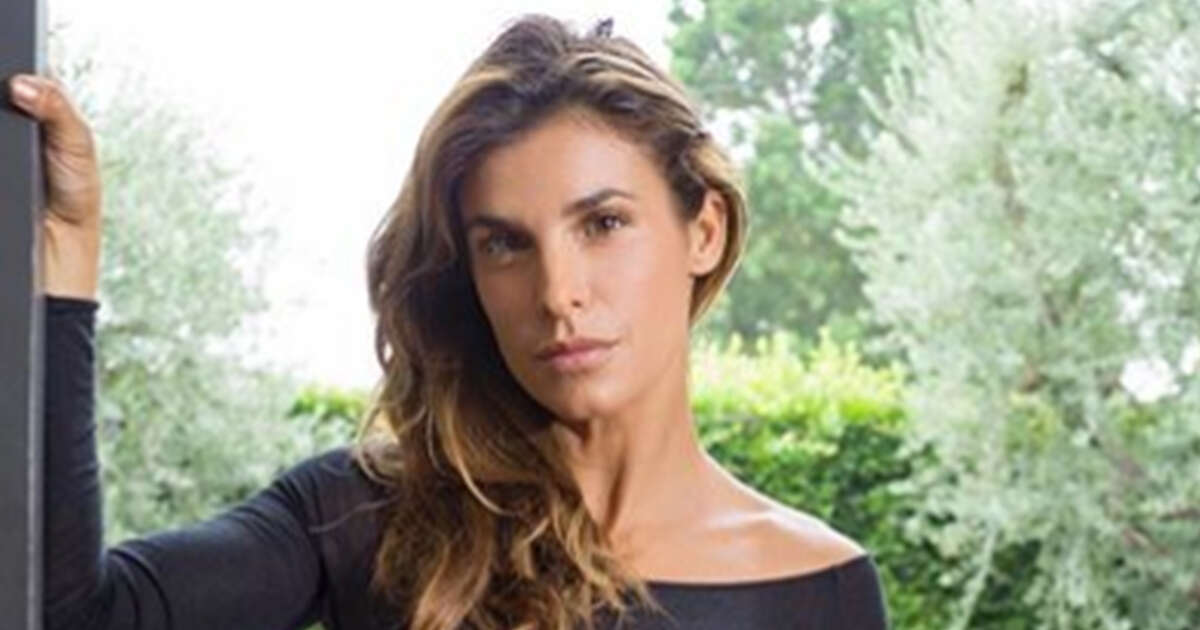 Elisabetta Canalis: la sua foto in body nero trasparente mozza il fiato
