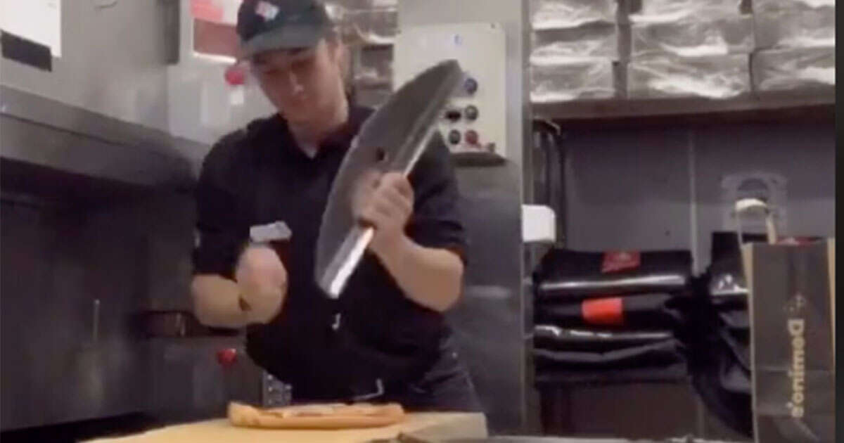 Pizzaiolo perde il lavoro per essere diventato una star di Tik Tok: ecco perché