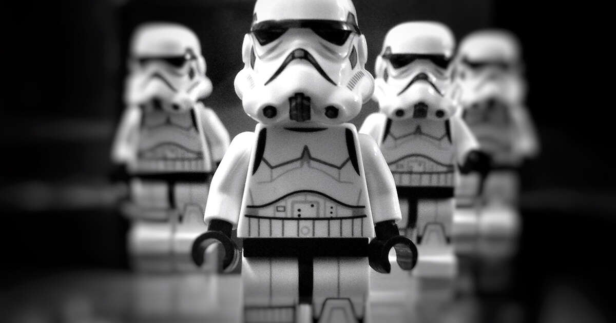 Una coppia inglese trova 440mila euro di giocattoli di “Star Wars” nella spazzatura
