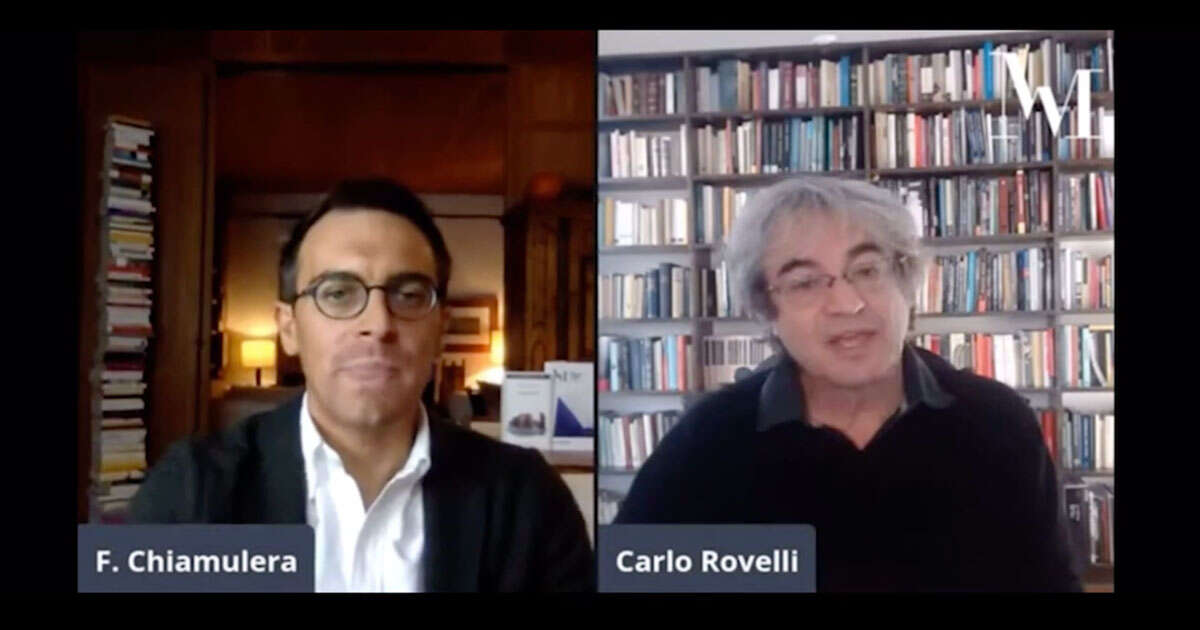 La gatta salta sulla telecamera durante l’intervista a Carlo Rovelli: ecco la sua reazione