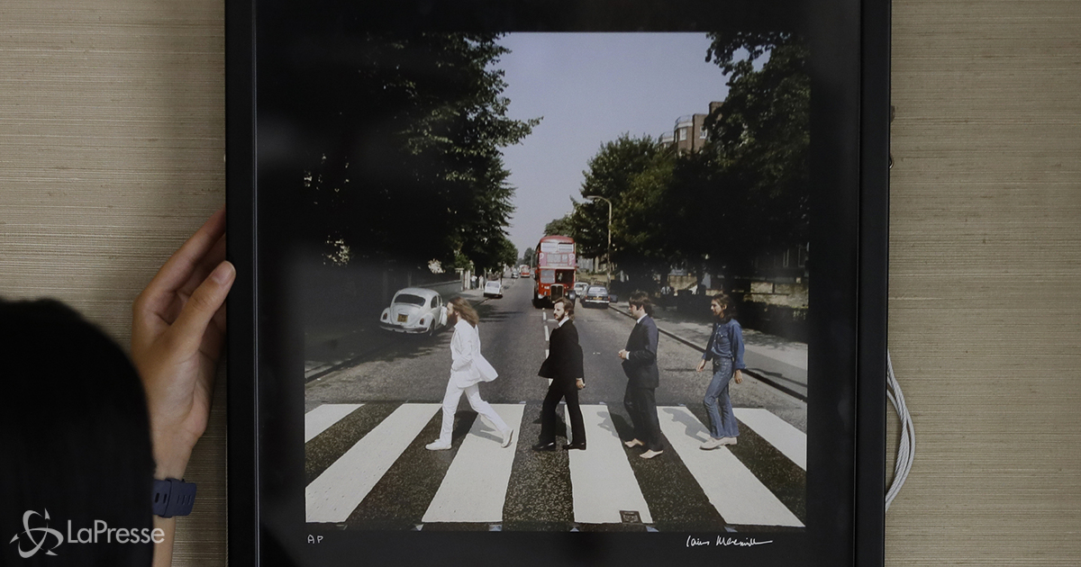 The Beatles: il cartello di “Abbey Road” sarà battuto all’asta