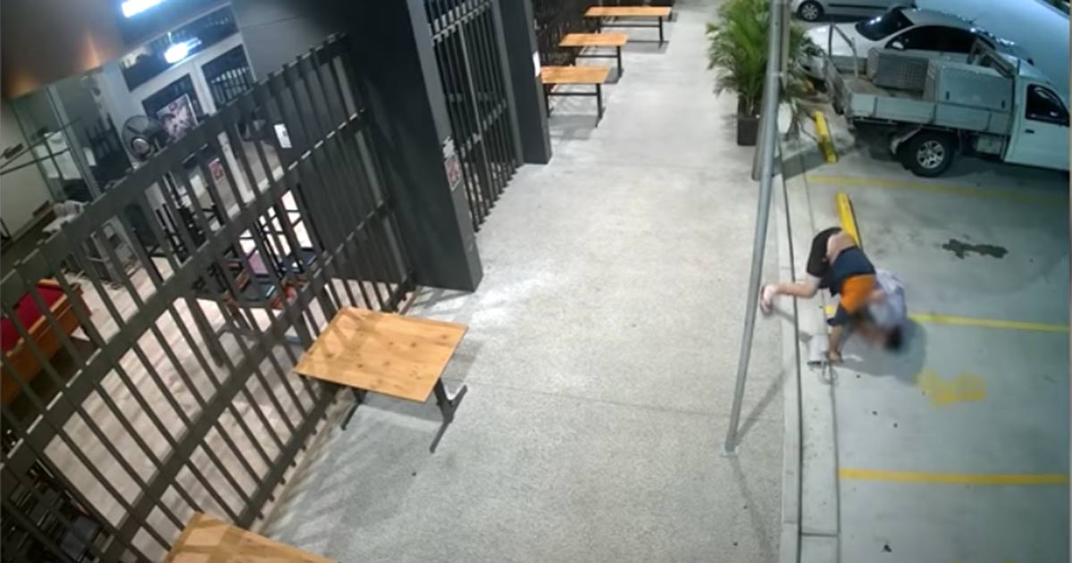 La nonna butta a terra il ladro che le aveva rubato la borsa: il video fa il giro del mondo