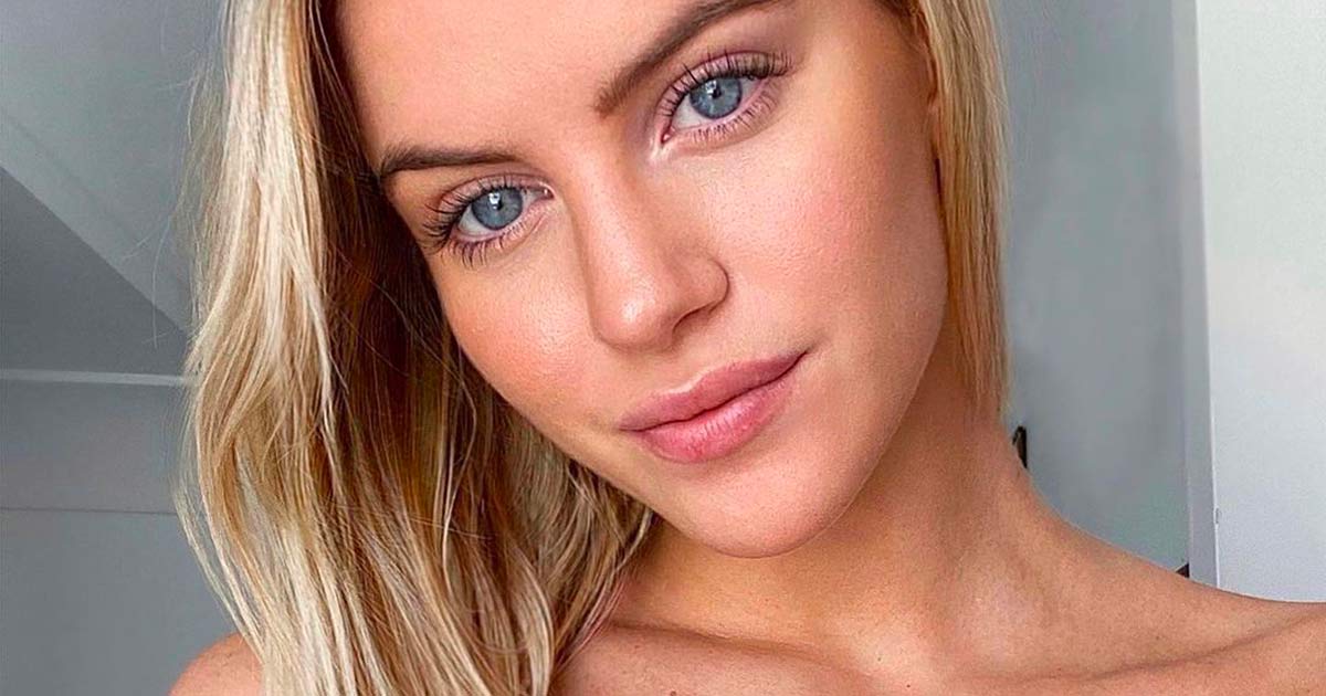 Sara Croce è più bella che mai, la foto in topless scatena i fan