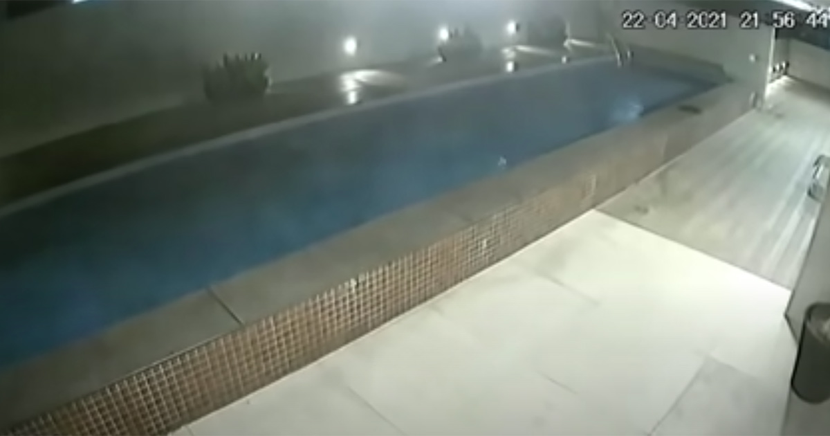 La piscina crolla e inonda il garage sottostante: le immagini sono incredibili
