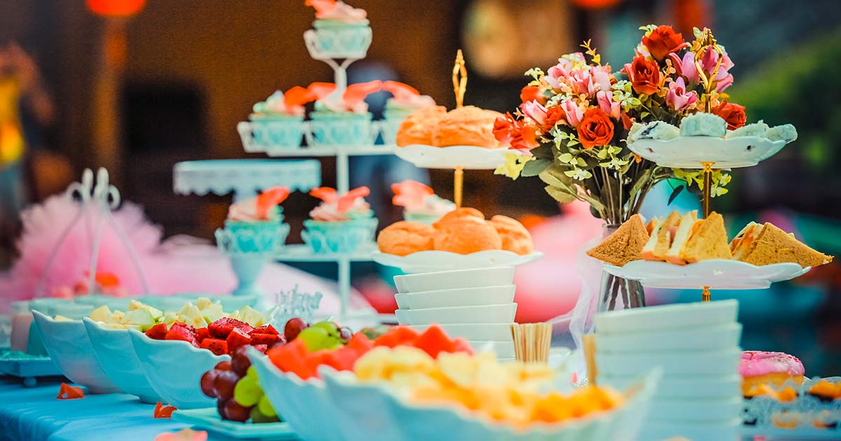 Un menù diverso in base al regalo ricevuto: l’invito al matrimonio scatena le polemiche