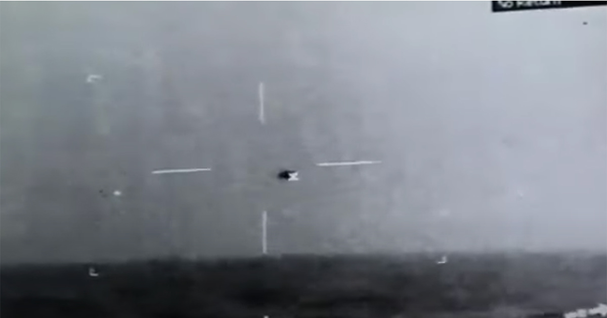 Ufo, per il Pentagono il video dell’oggetto volante sul mare è autentico: ecco le immagini