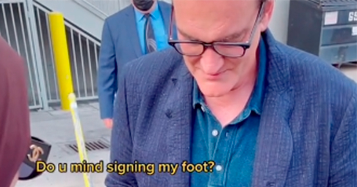 Quentin Tarantino: il suo autografo sul piede di una fan fa il giro di TikTok