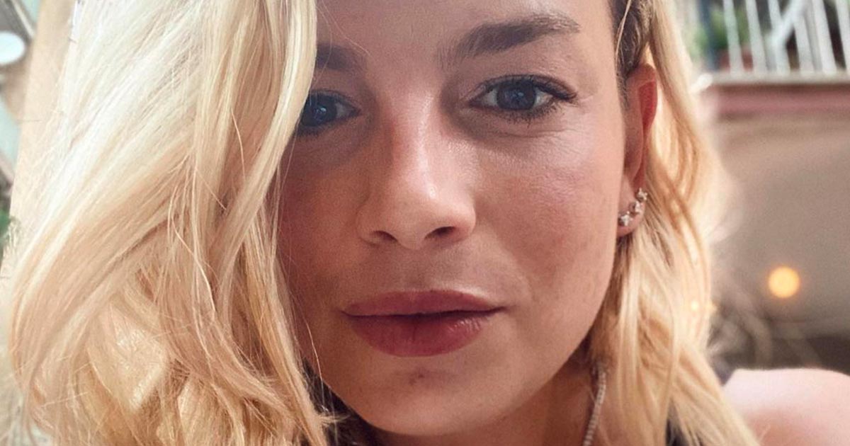 Emma incanta i followers con la foto in bikini: ecco le reazioni