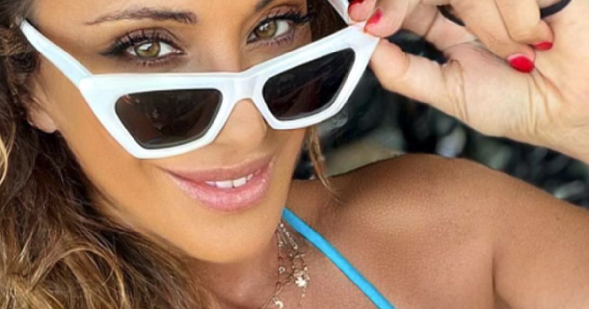 Sabrina Salerno vacanze finite? Il post in bikini azzurro arriva dalla Corsica