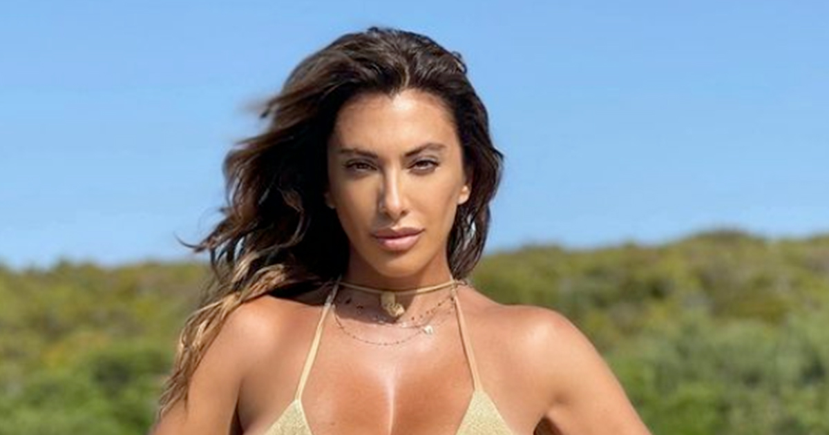 Sabrina Salerno baciata dal sole: la foto fa girar la testa ai fan