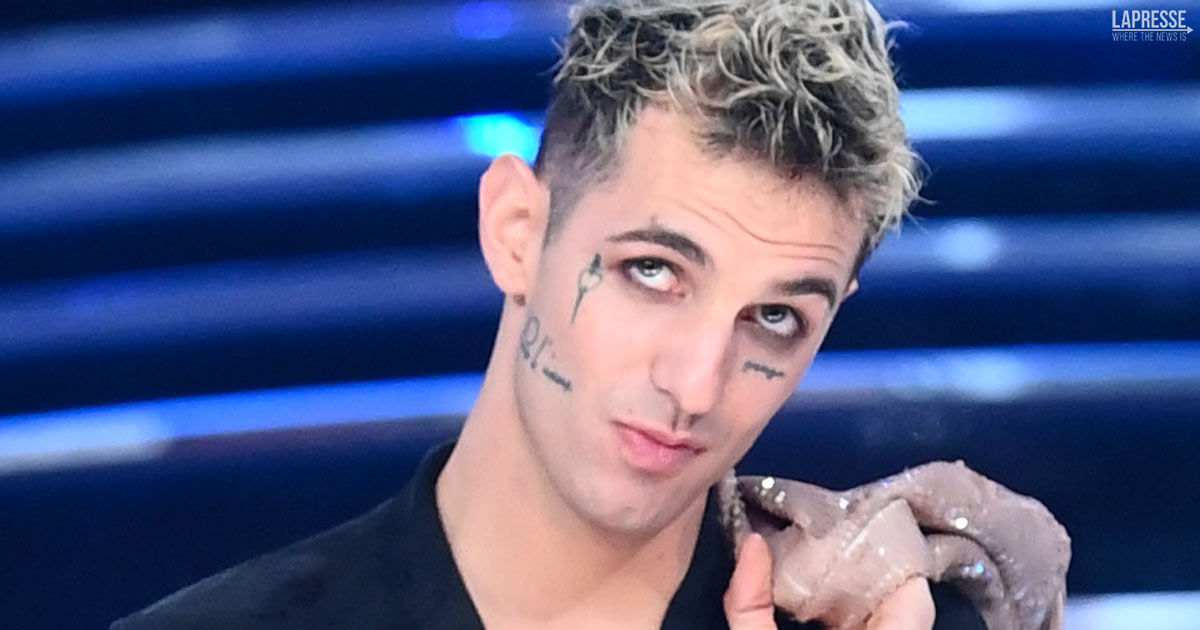 Achille Lauro in versione ‘Babbo Natale’ dona 100 mila dollari al Policlinico San Donato