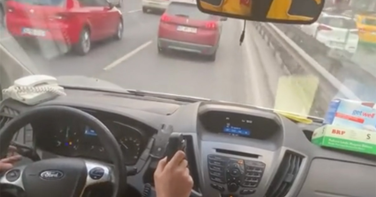La folle corsa di un’ambulanza nel traffico di Istanbul: il video è impressionante