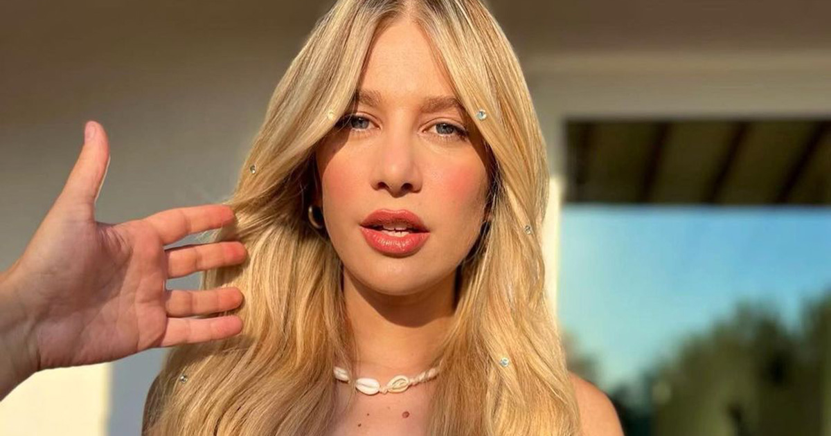 Clizia Incorvaia come Madre Natura: coperta solo da qualche ciocca bionda è “Pronta a brillare”