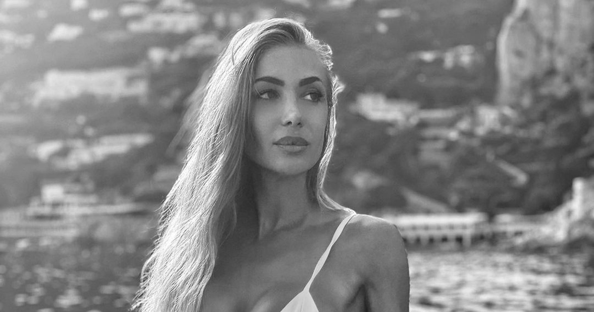 Elegante e sensuale, Laura Cremaschi è bellissima: ecco la reazione dei follower