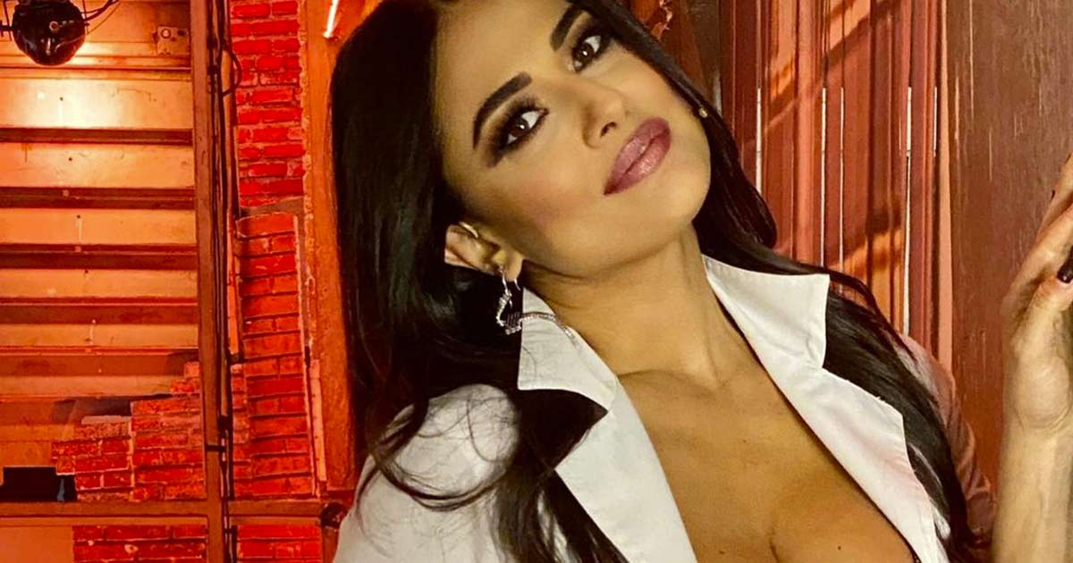 Avanti un altro: le foto al mare della “dottoressa” Maria Mazza conquistano tutti