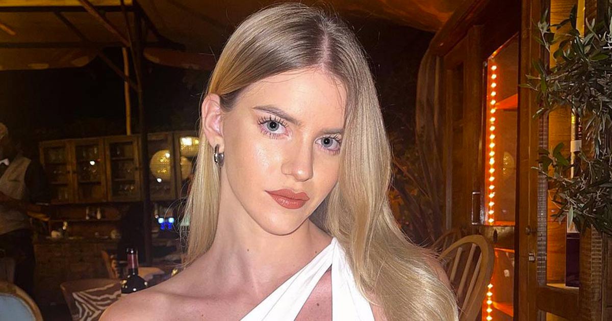 Sotto la giacca niente: Sara Croce lascia i follower senza parole