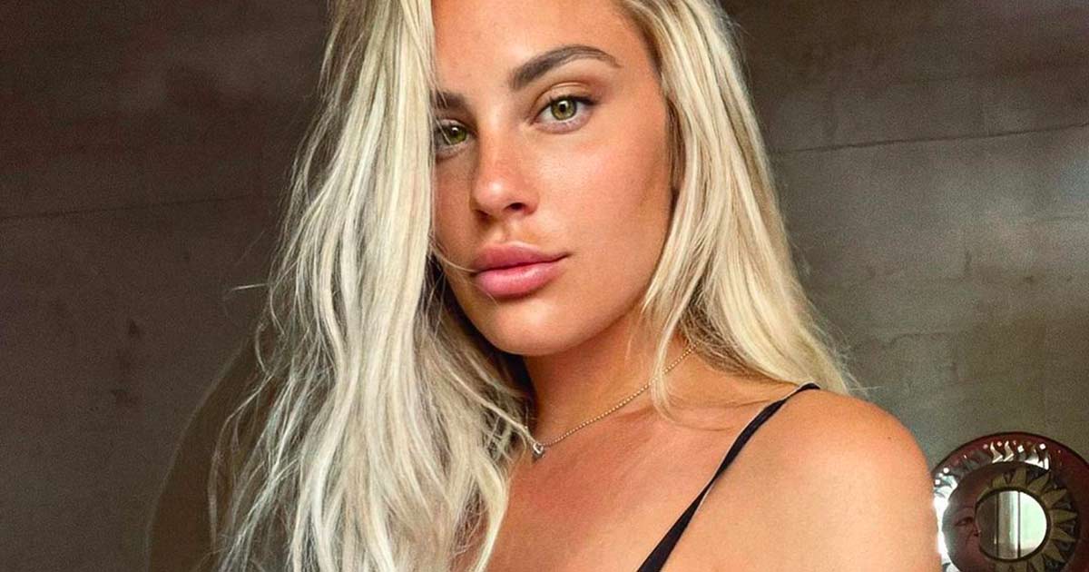 Avanti un altro: reggiseno trasparente e uno sguardo che incanta, Francesca Brambilla dà il buongiorno ai fan così