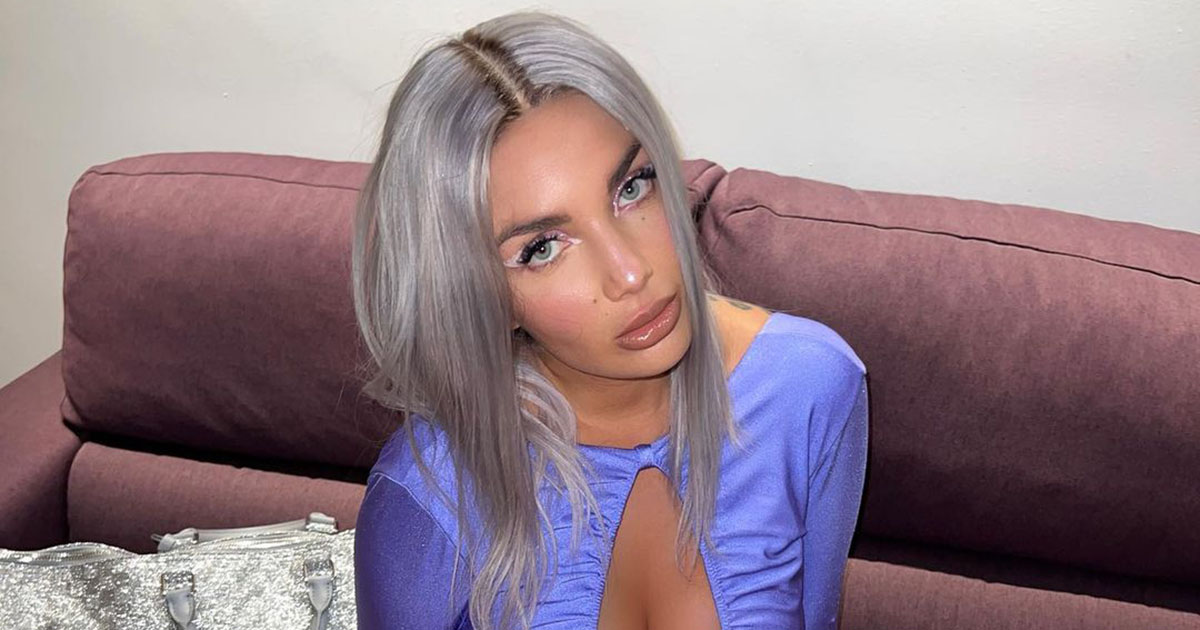 Elettra Lamborghini e quel top che lascia tutto allo scoperto: una foto ricordo da salvare