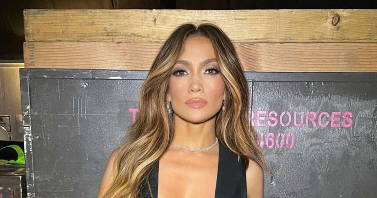 Elegante e sensuale, Jennifer Lopez è un sogno: ecco la reazione dei follower