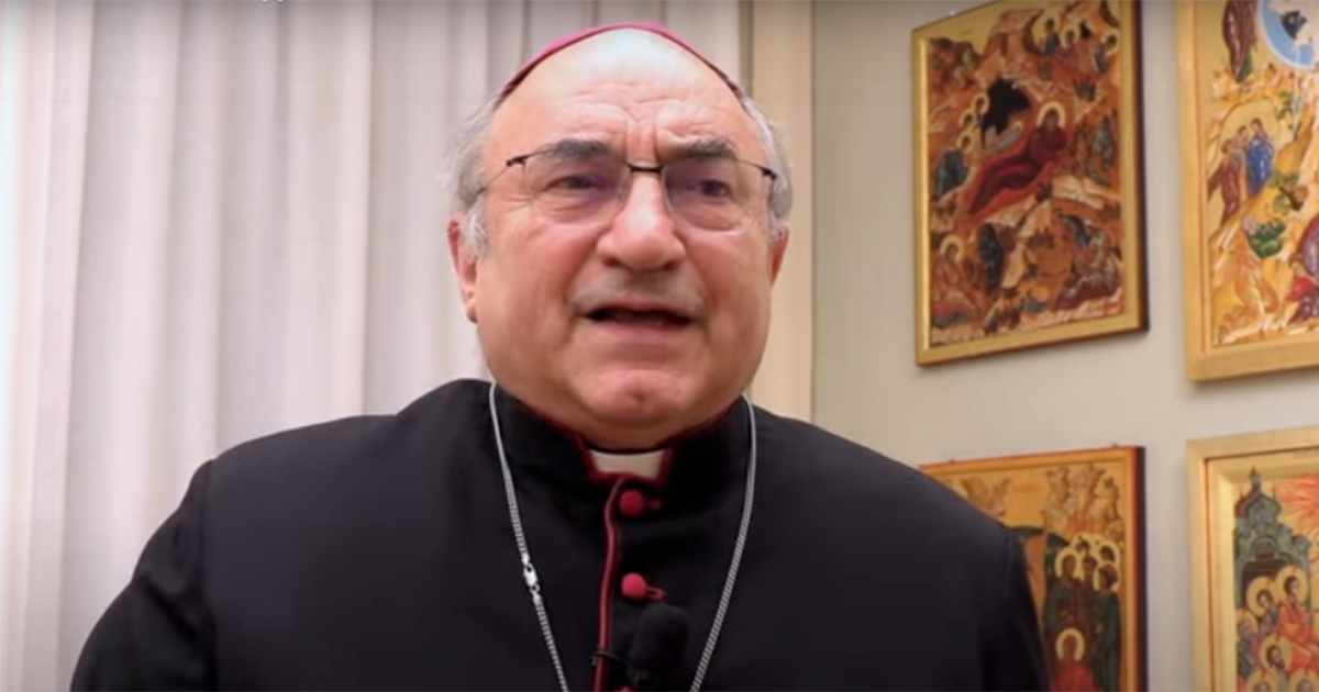Vescovo sbaglia a impostare la sveglia e salta la messa di Natale: ecco com’è andata