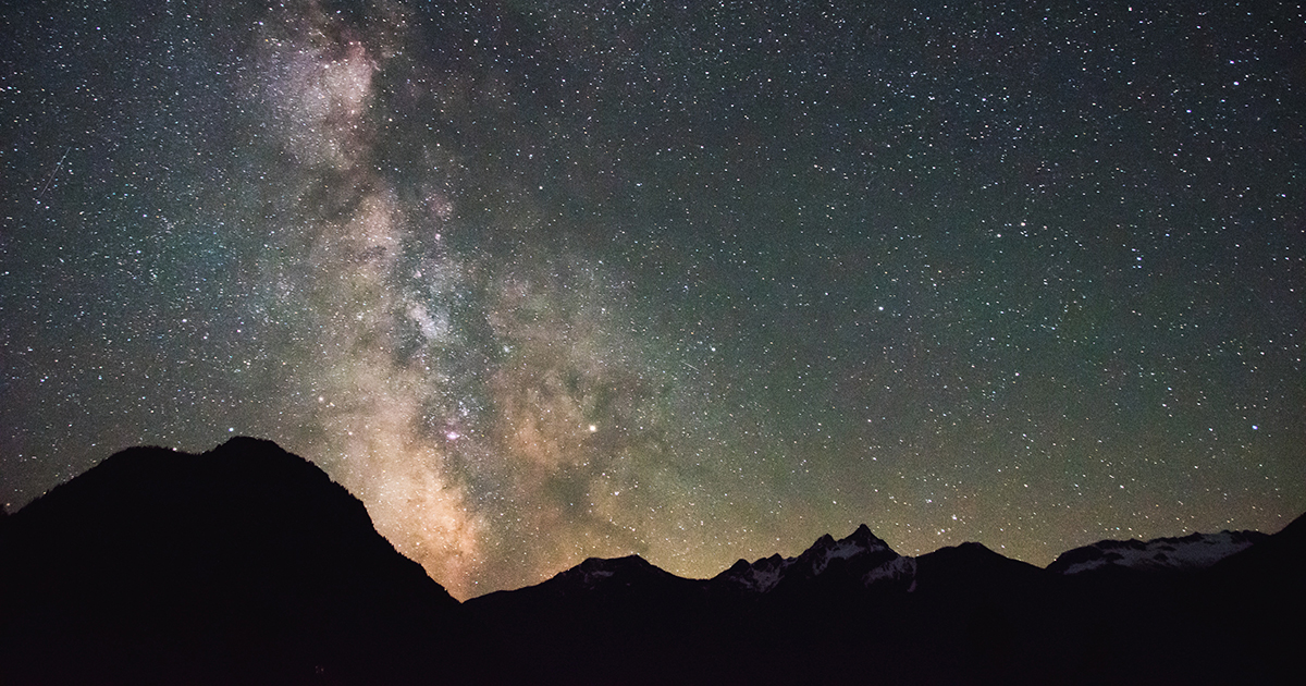 Il triangolo spettacolare nei nostri cieli: ecco quando vedere Luna-Giove-Venere cosparsi di stelle cadenti