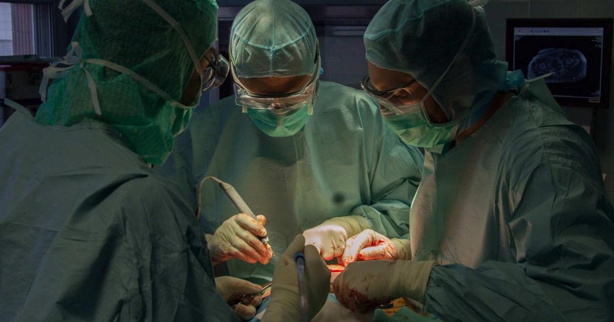 Medicina, trapianto fegato salva 13enne con rara anomalia