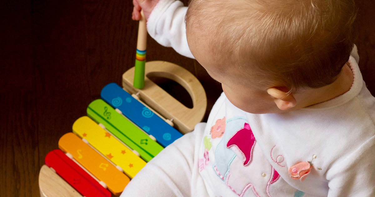Gli adulti che da bambini hanno imparato a suonare uno strumento hanno un cervello più sviluppato: lo studio