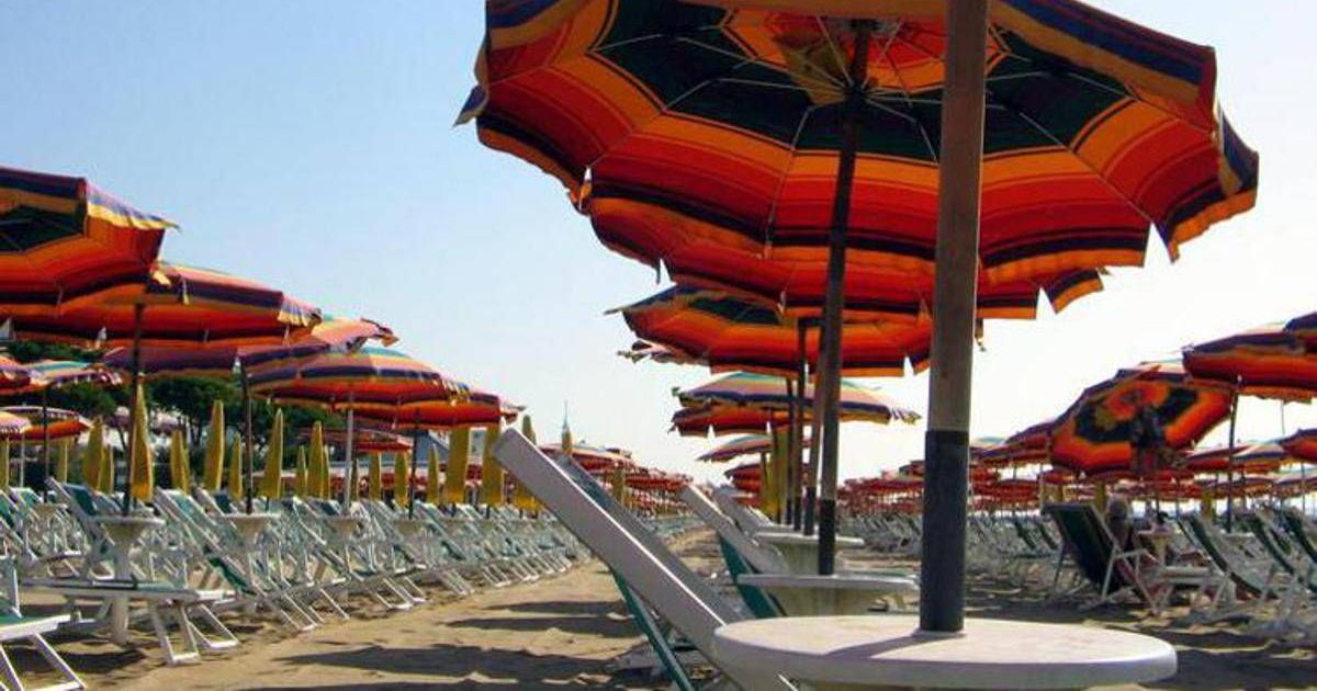 Frutta e yogurt, il pranzo perfetto in spiaggia per il medico. Con bonus gelato
