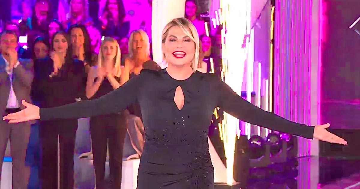 Grande Fratello flop: la prima puntata è la meno vista di sempre, Simona Ventura è già a rischio?
