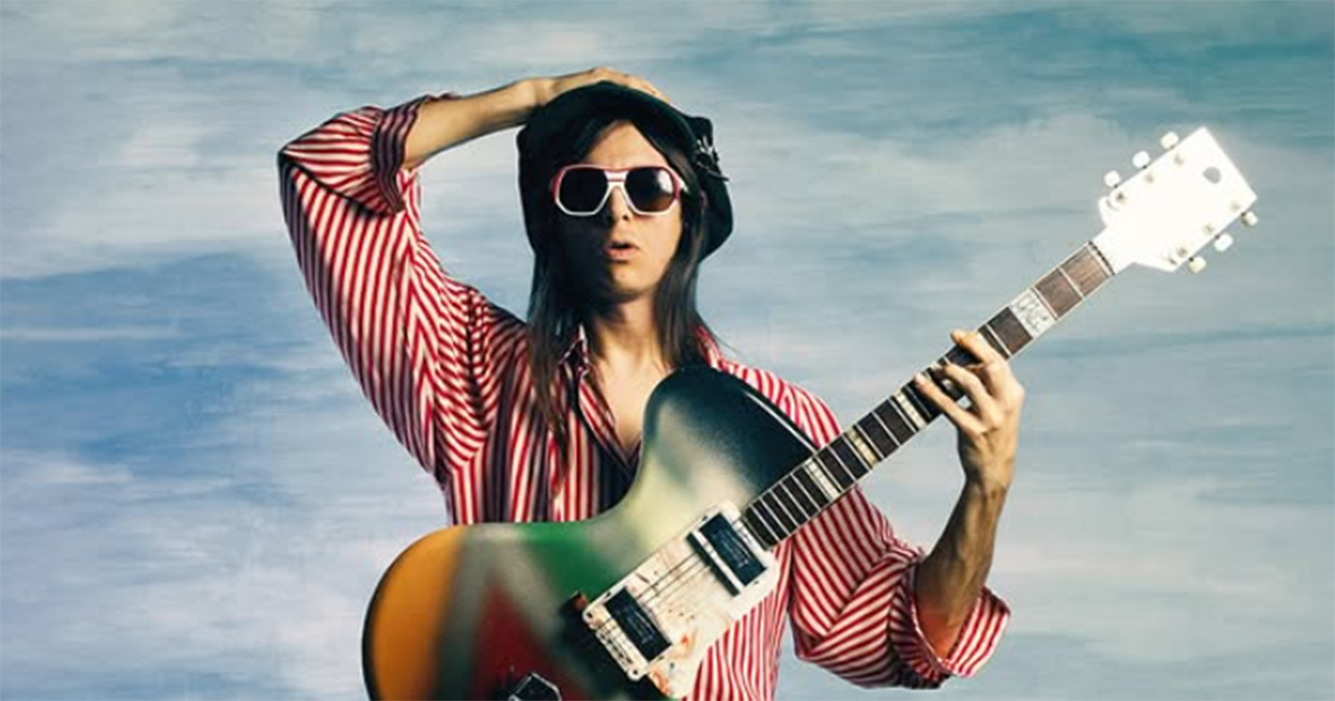 Lucio Corsi torna con un nuovo album e un film: ecco “La Chitarra Nella Roccia”