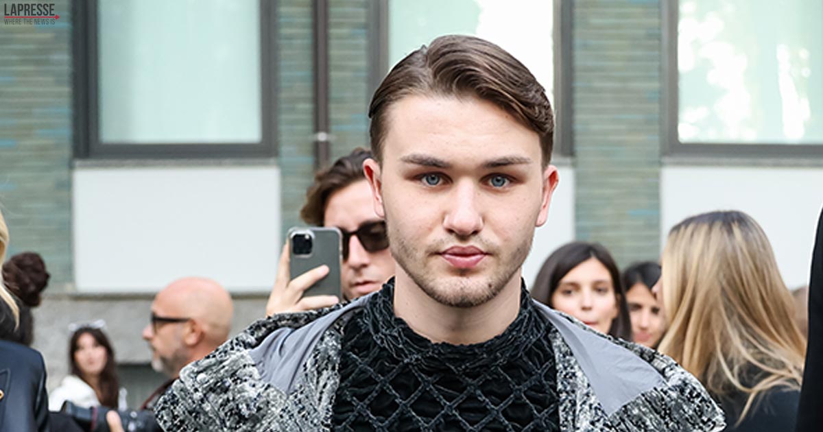 “Ma cosa sta succedendo ad Artem?” L’attore di Mare Fuori preoccupa i suoi fan, ecco l’ultima foto