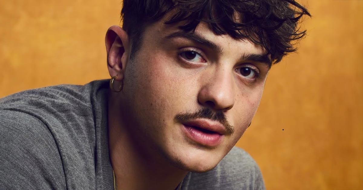 “Il pezzo di te che…”: Olly non riesce a trattenere l’imbarazzo e reagisce così